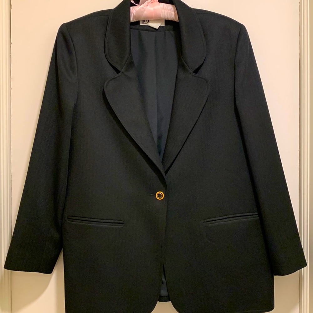 Da-Rue of California, black single button blazer. Size 12. Fully lined.